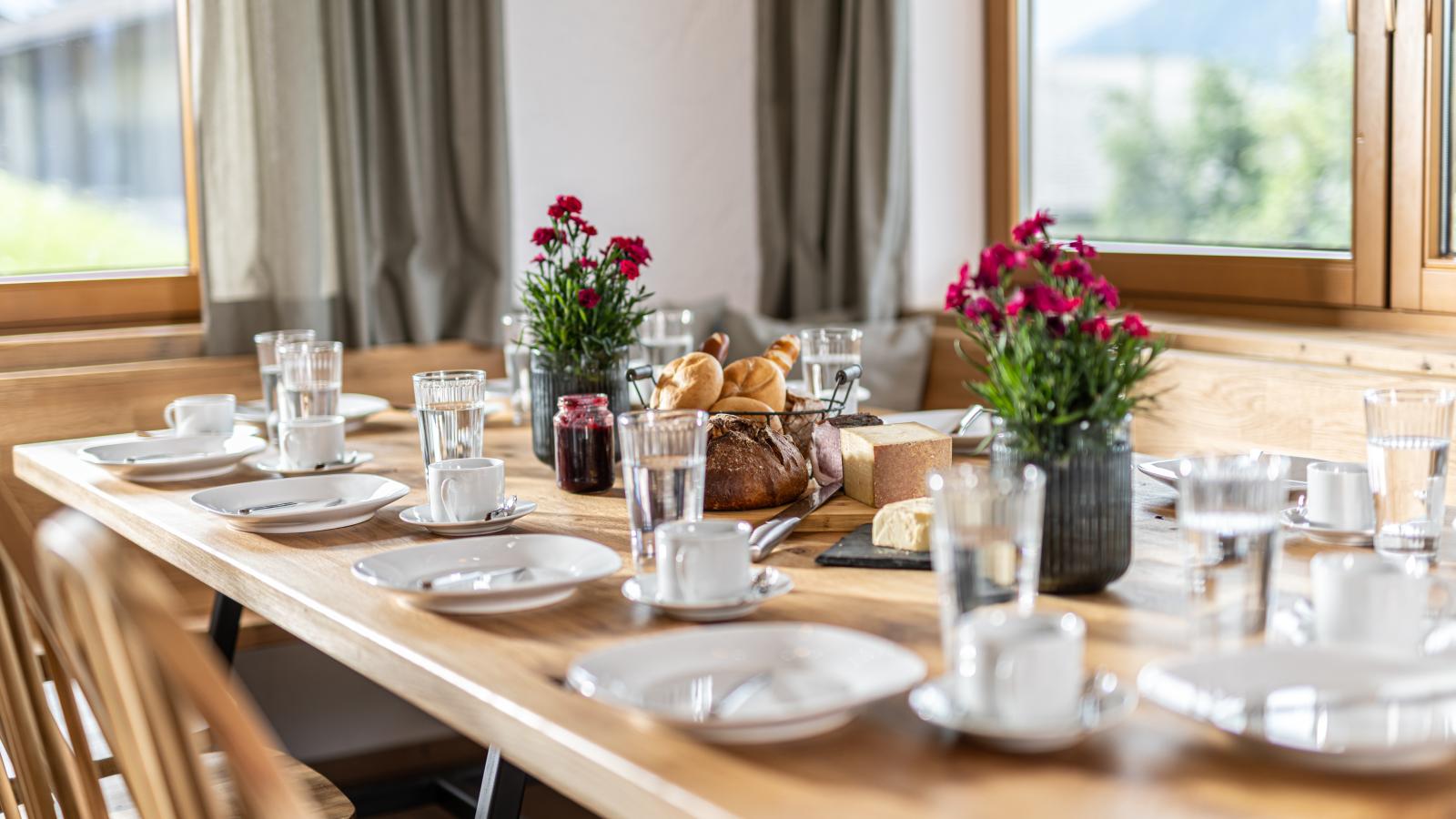 Tirola Chalet Alpbach-Eetkamer