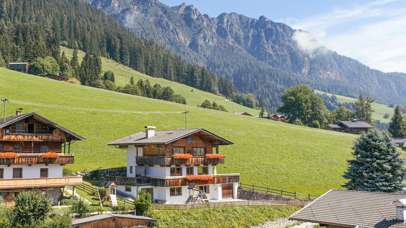 Tirola Chalet Alpbach - Buitenkant zomer