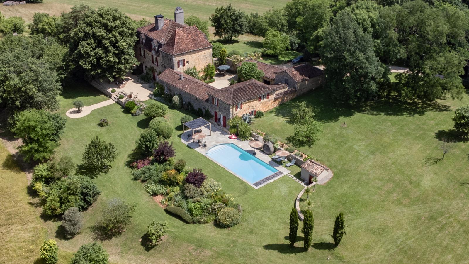 Petit gite Saint Martin le Redon-Buitenkant zomer