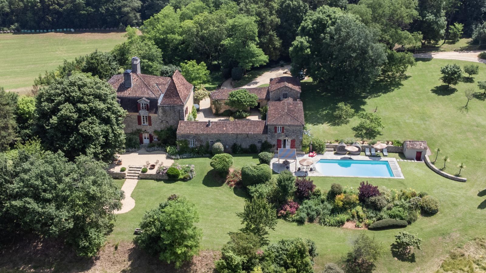 Petit gite Saint Martin le Redon-Buitenkant zomer