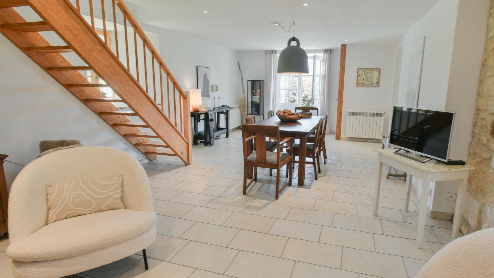 Petit gite Saint Martin le Redon-Eetkamer