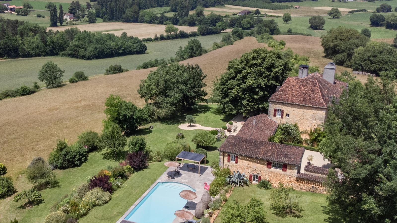 Petit gite Saint Martin le Redon-Buitenkant zomer