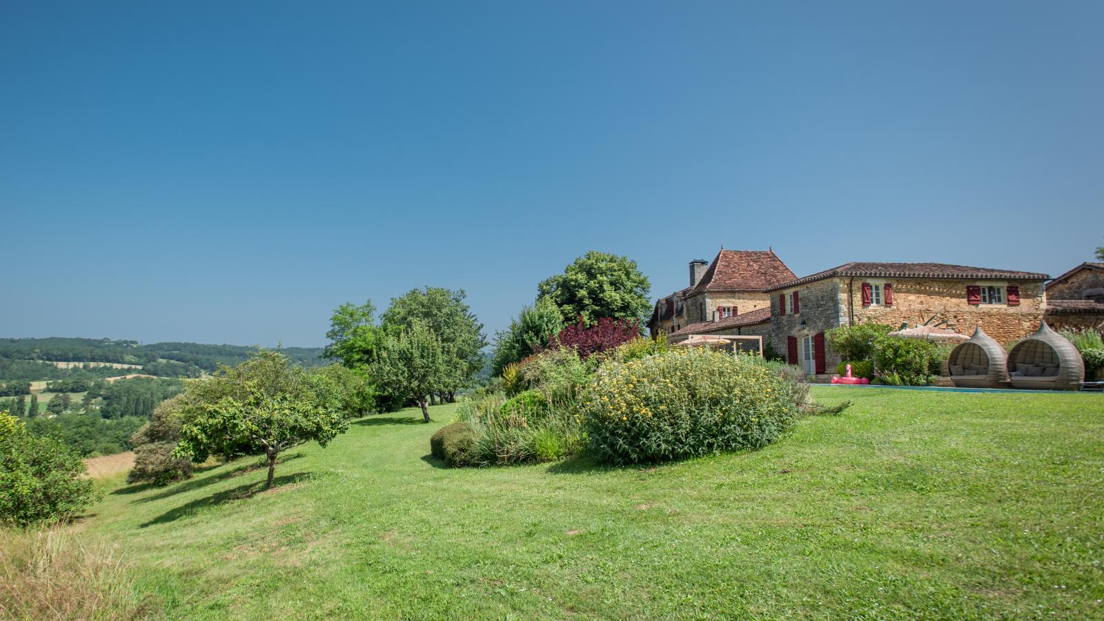 Petit gite Saint Martin le Redon-Tuinen zomer