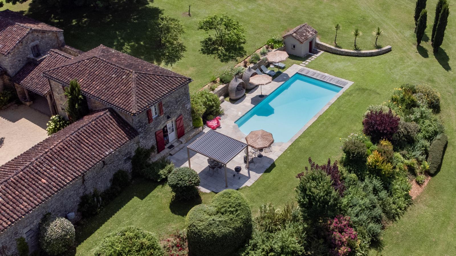 Petit gite Saint Martin le Redon-Buitenkant zomer