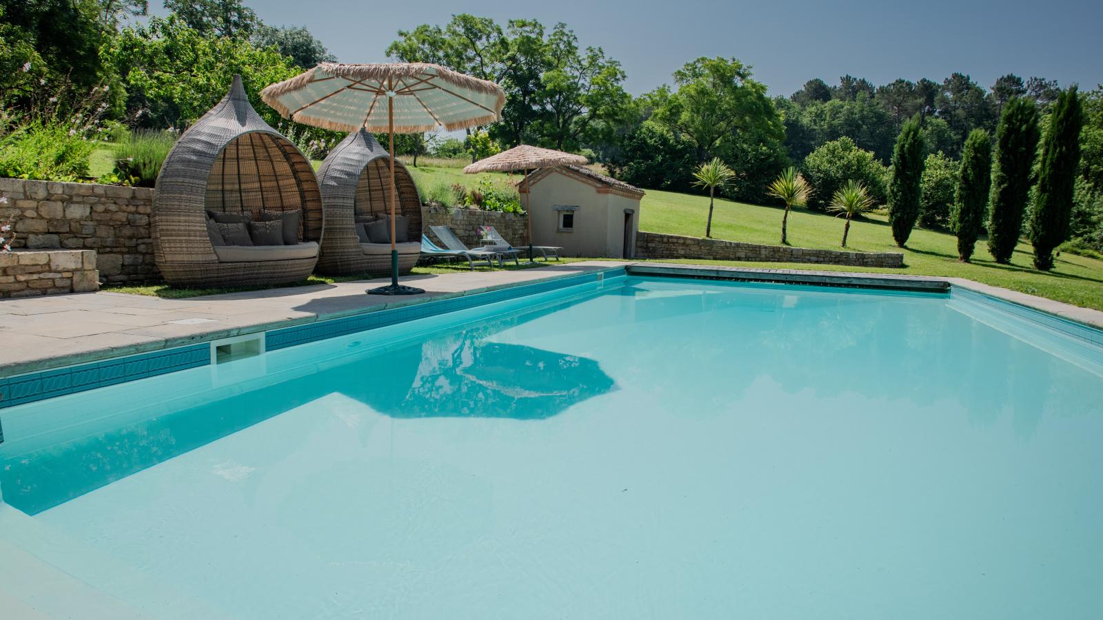 Petit gite Saint Martin le Redon-Zwembad