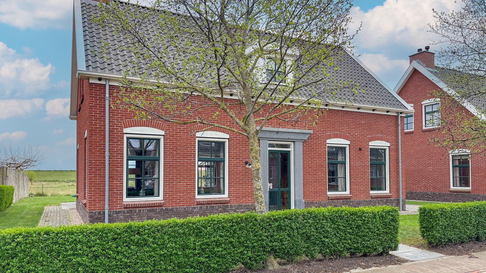 Huis nummer 37-Buitenkant zomer