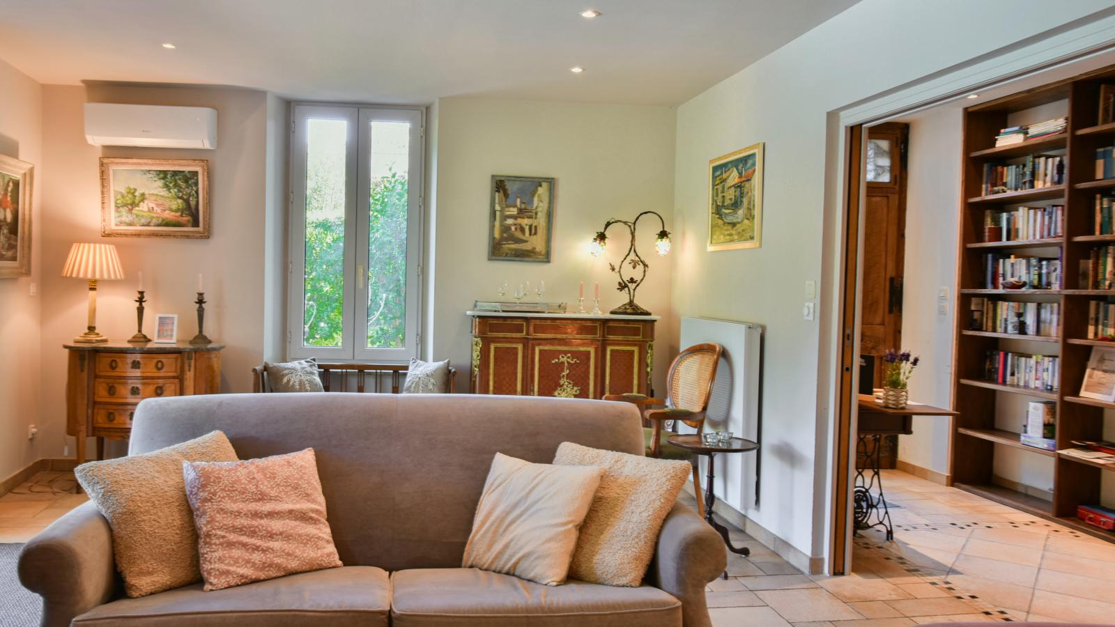 Les Châtaignes - Hall & reception