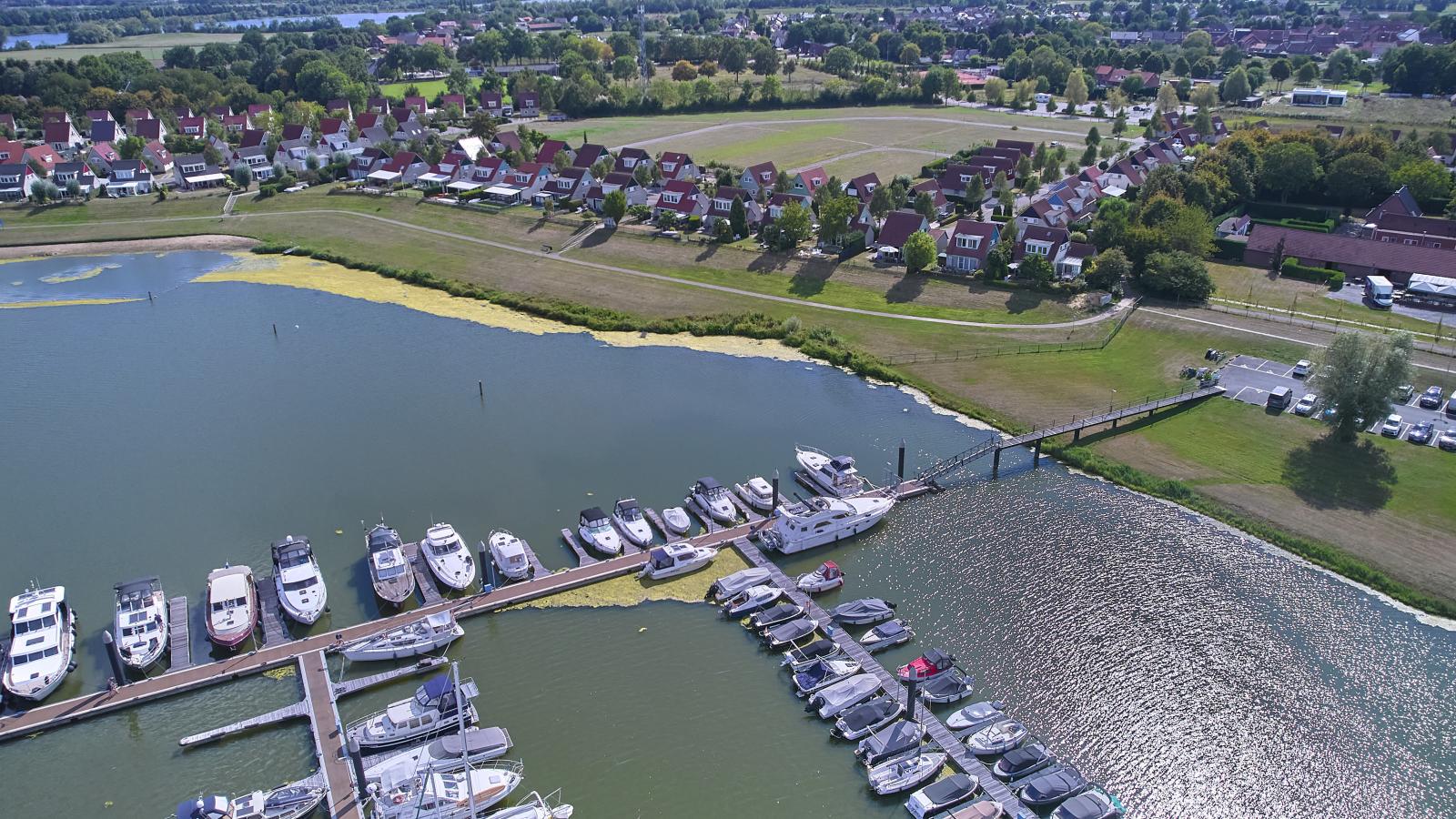 Aan de oever-Areas summer 1km