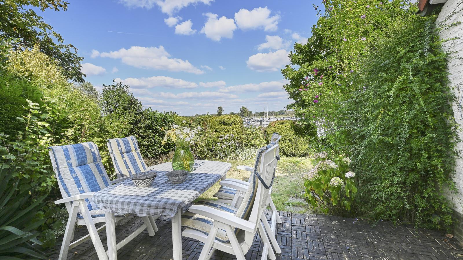 Aan de oever-Terrace balcony