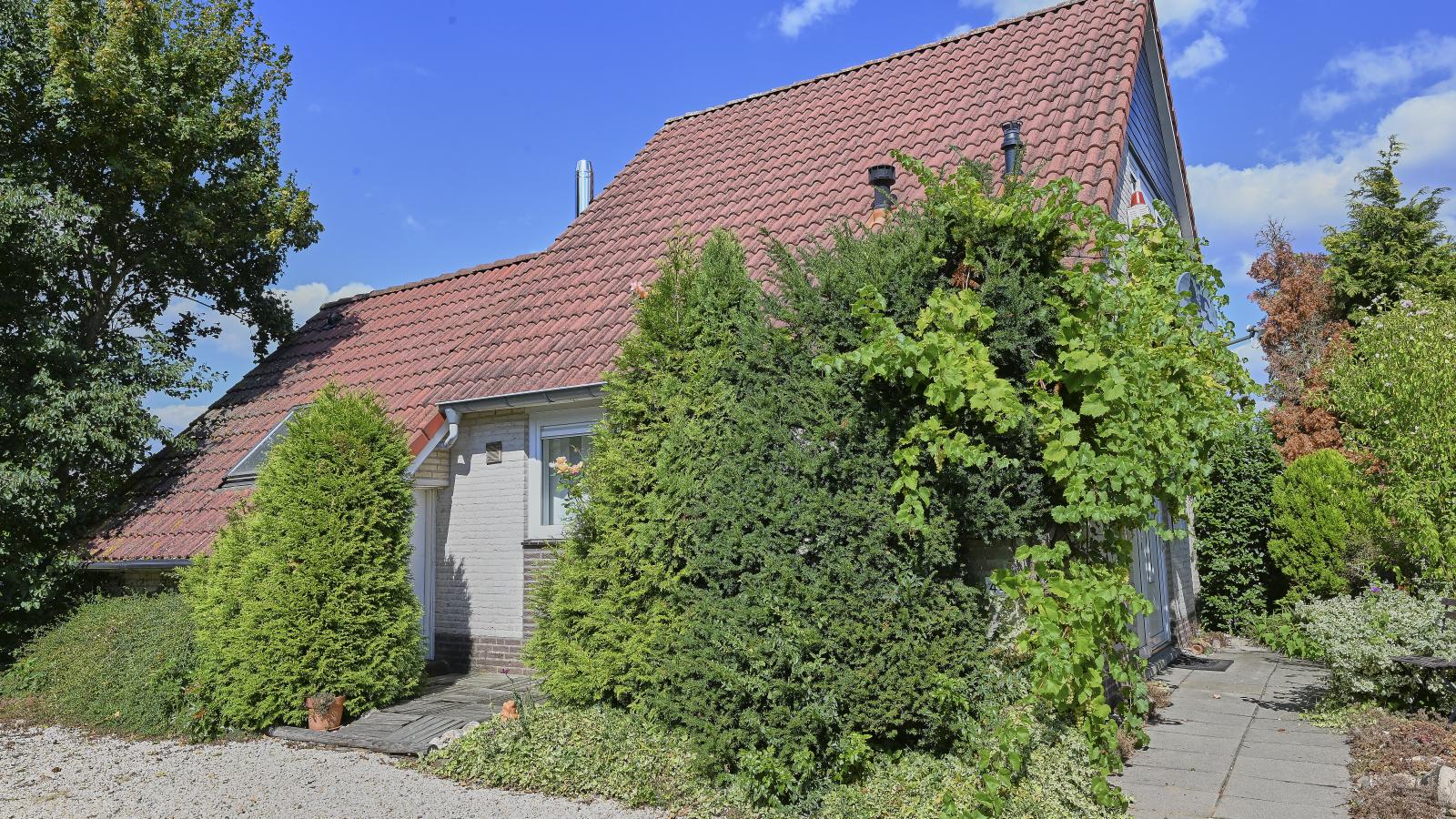 Aan de oever-Exterior summer