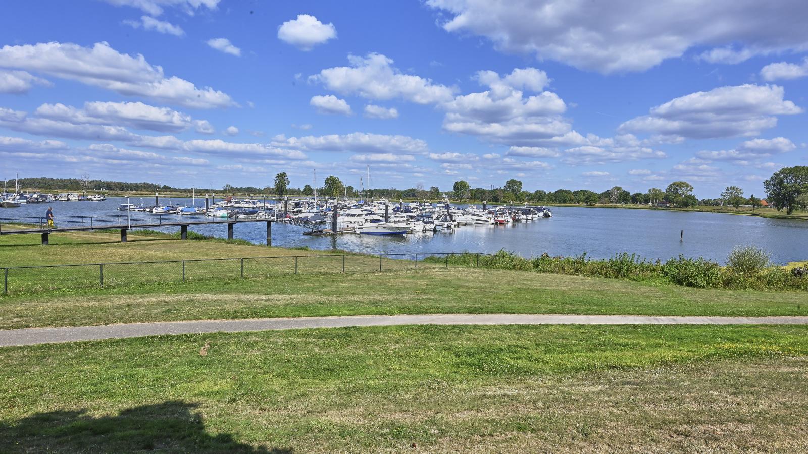 Aan de oever-Areas summer 1km