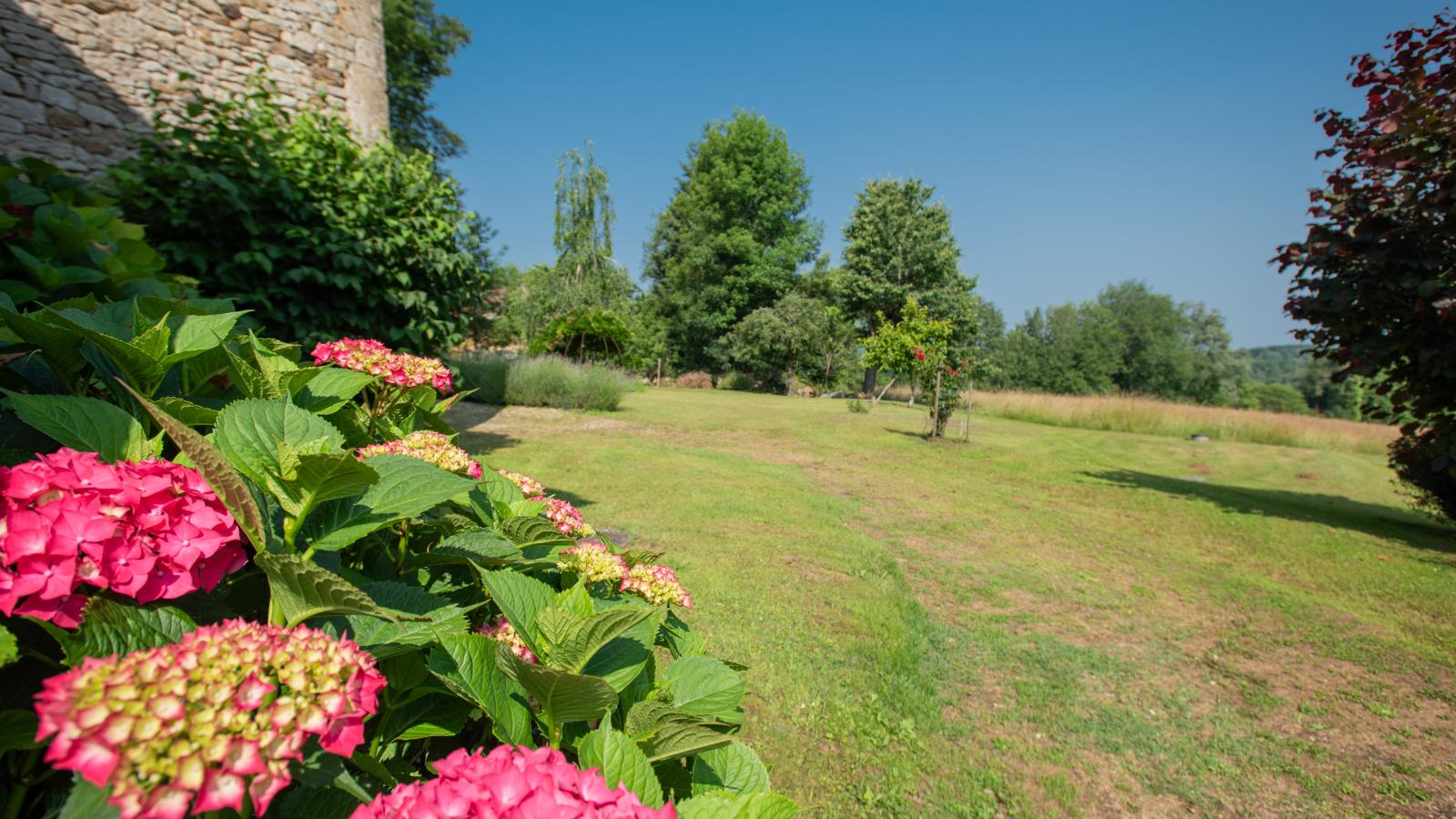 Maison des Yourtes-Gardens summer