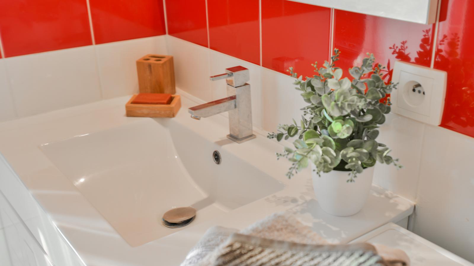 Maison des Yourtes-Bathroom
