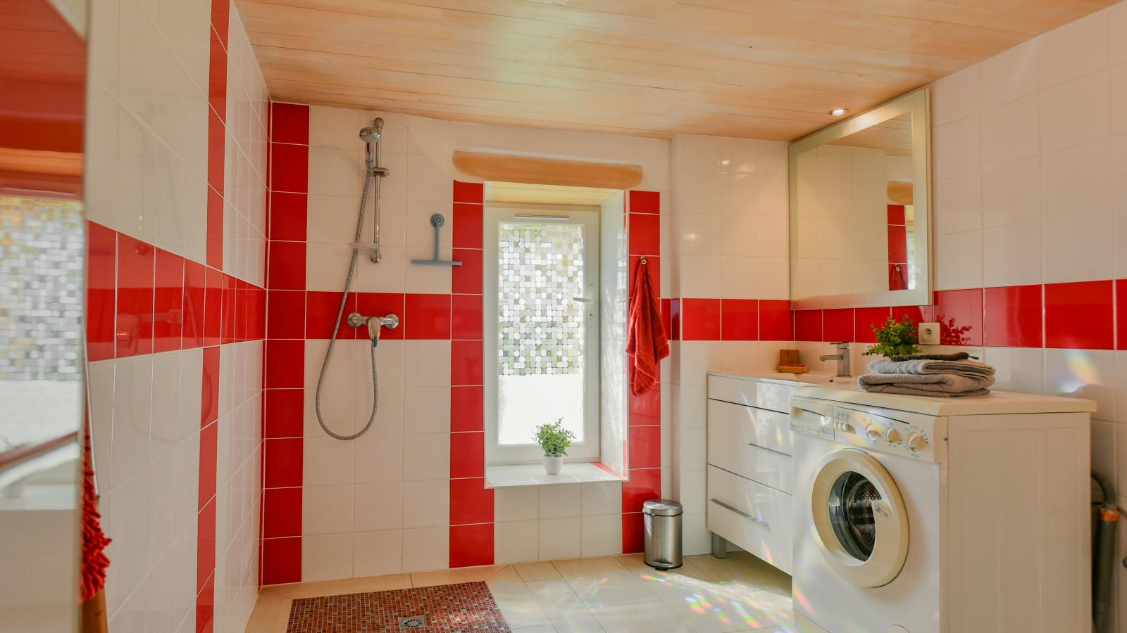Maison des Yourtes-Bathroom