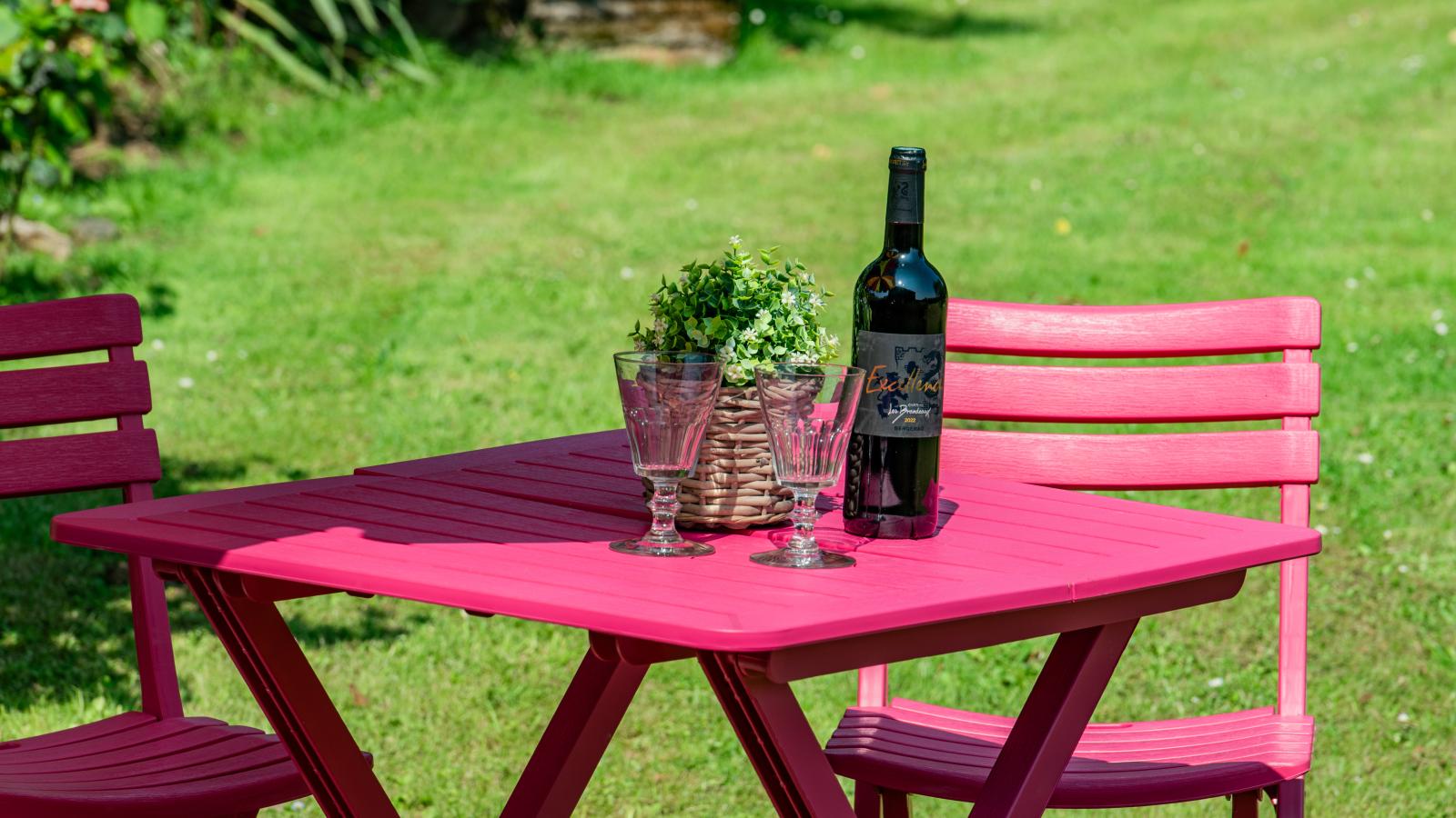 Maison des Yourtes-Gardens summer