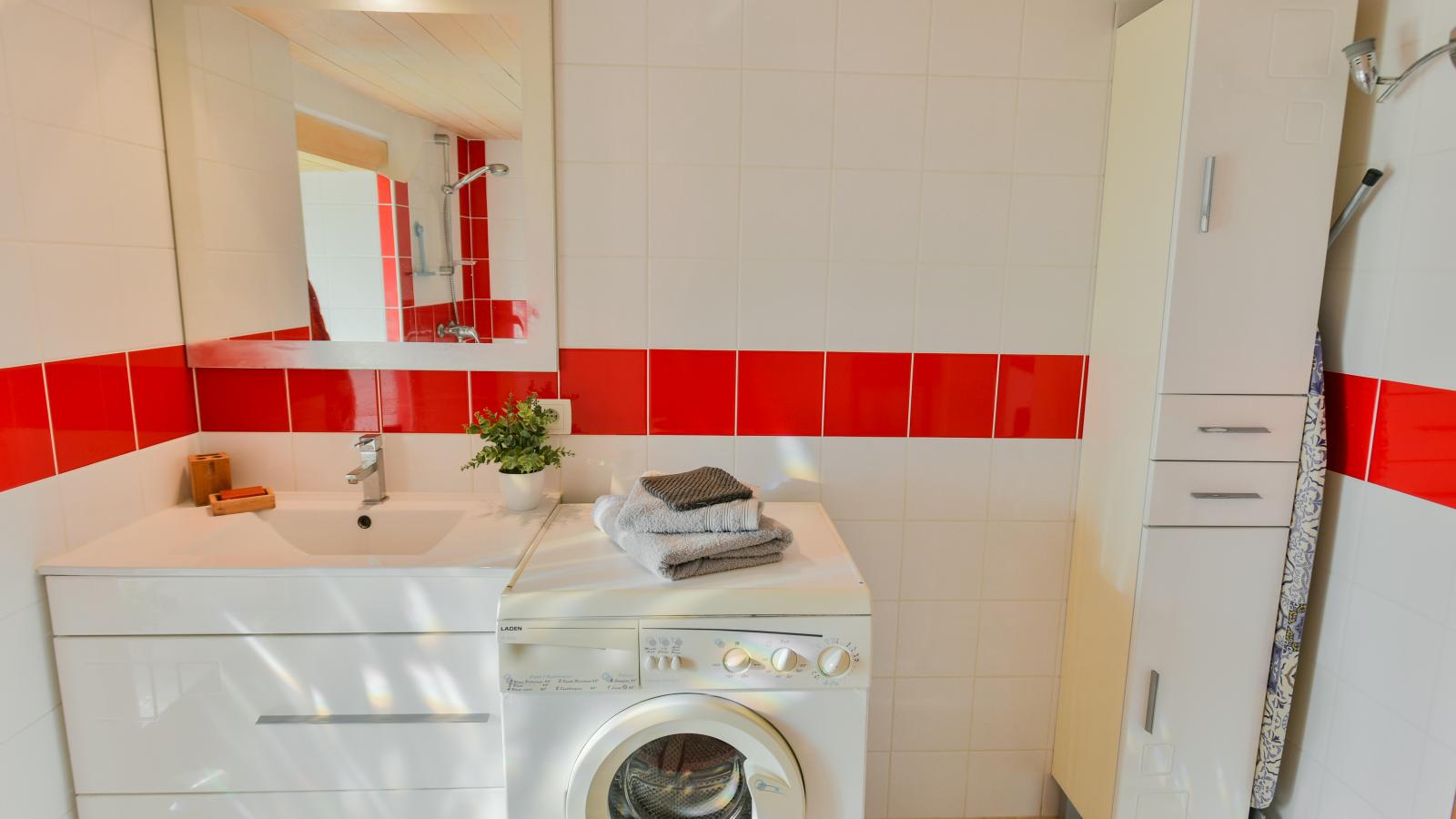 Maison des Yourtes-Bathroom