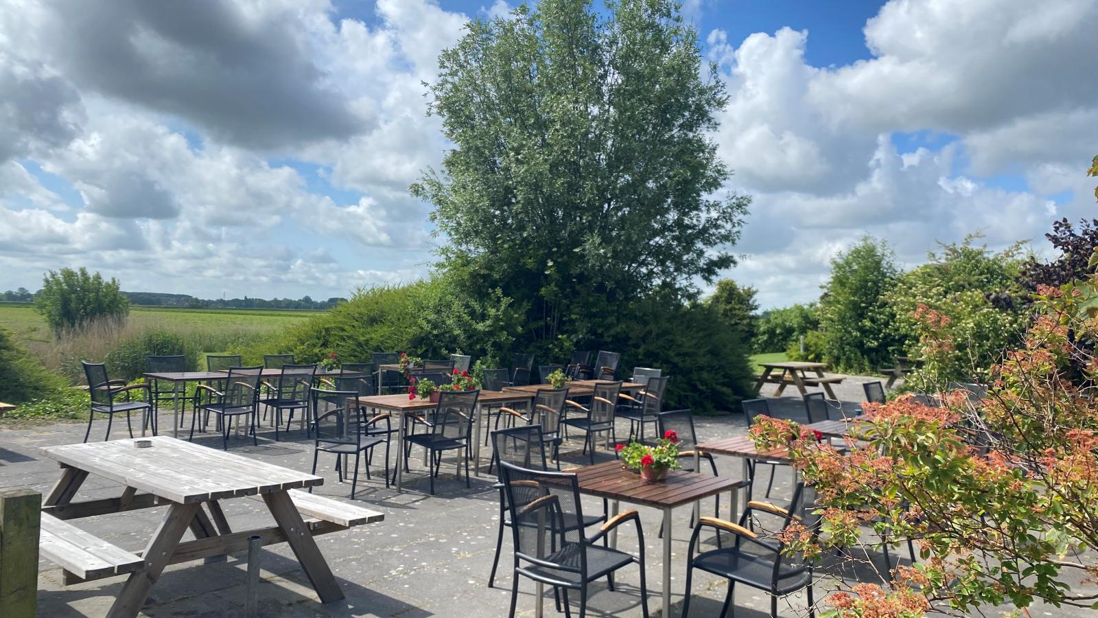 Groep in Friesland-Terrace balcony