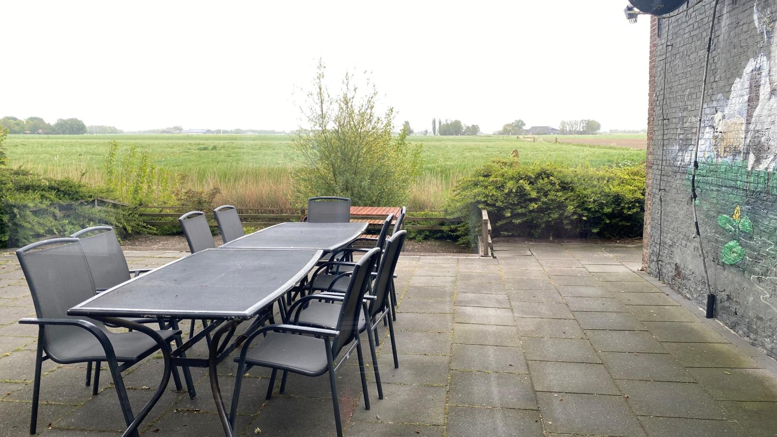 Groep in Friesland-Terrace balcony