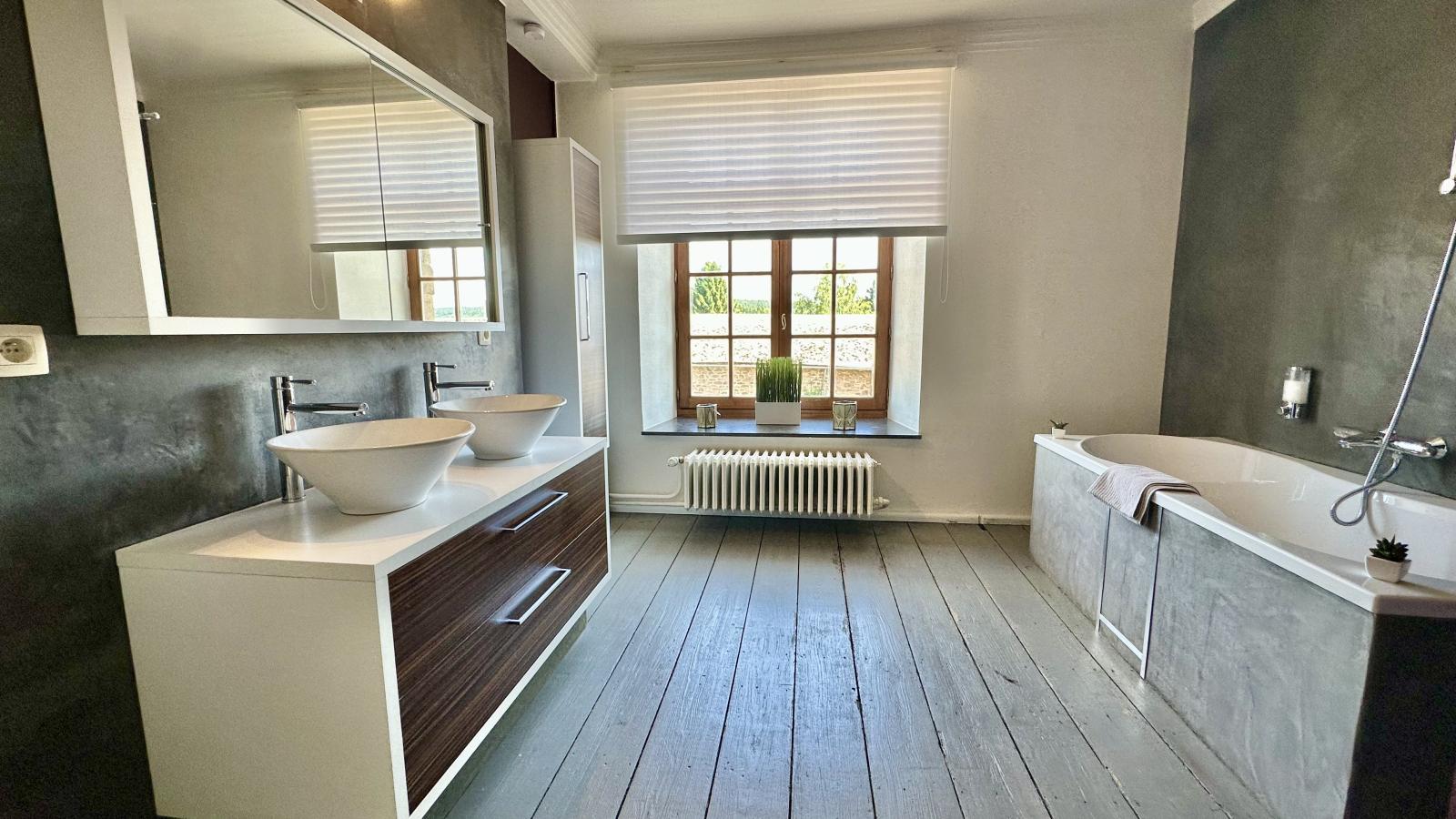 Castel Bodeux-Badkamer