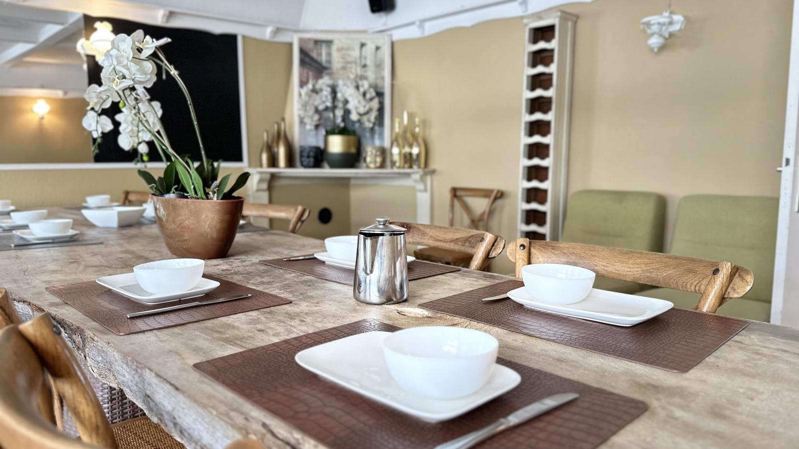 Aux Berges du Lac-Dining room