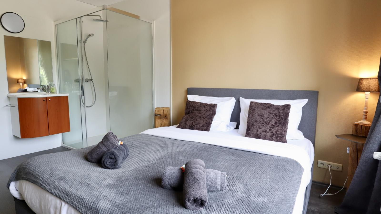 Aux Berges du Lac-Bedroom