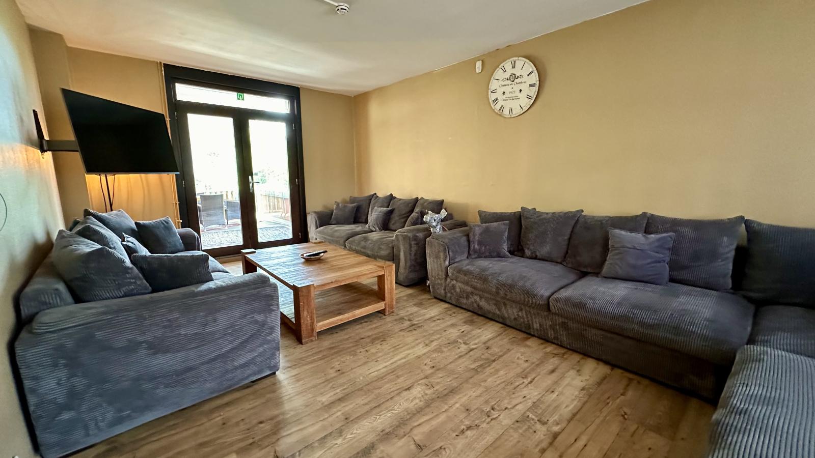 Aux Berges du Lac-Living room