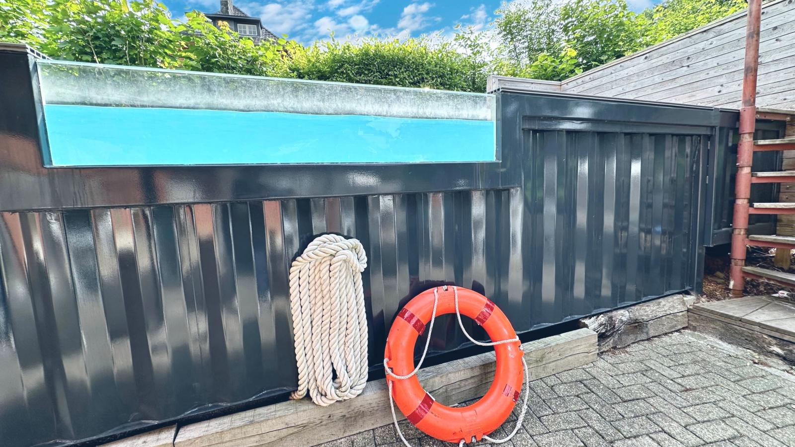 Aux Berges du Lac-Pool