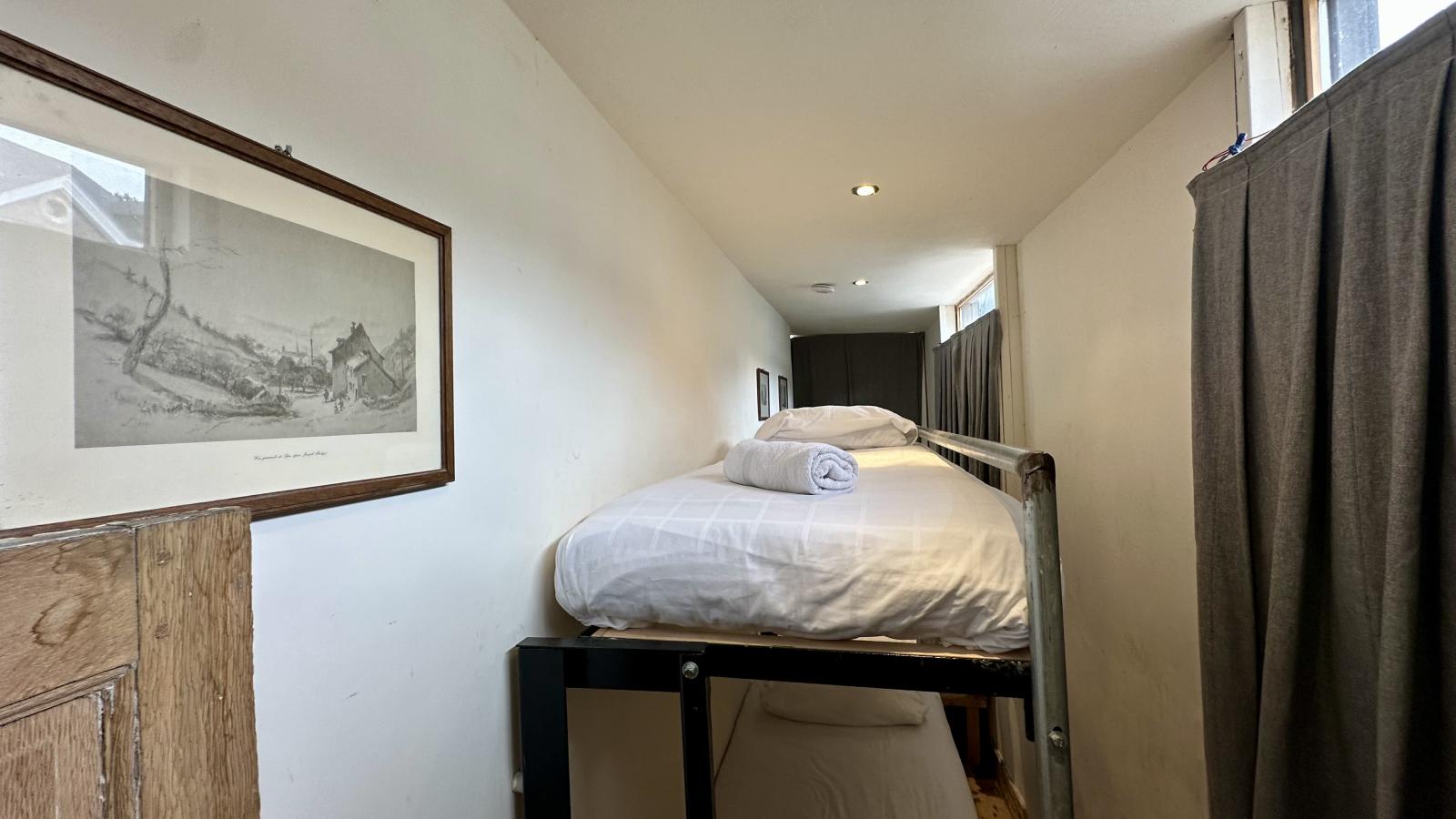 Le 140-Bedroom