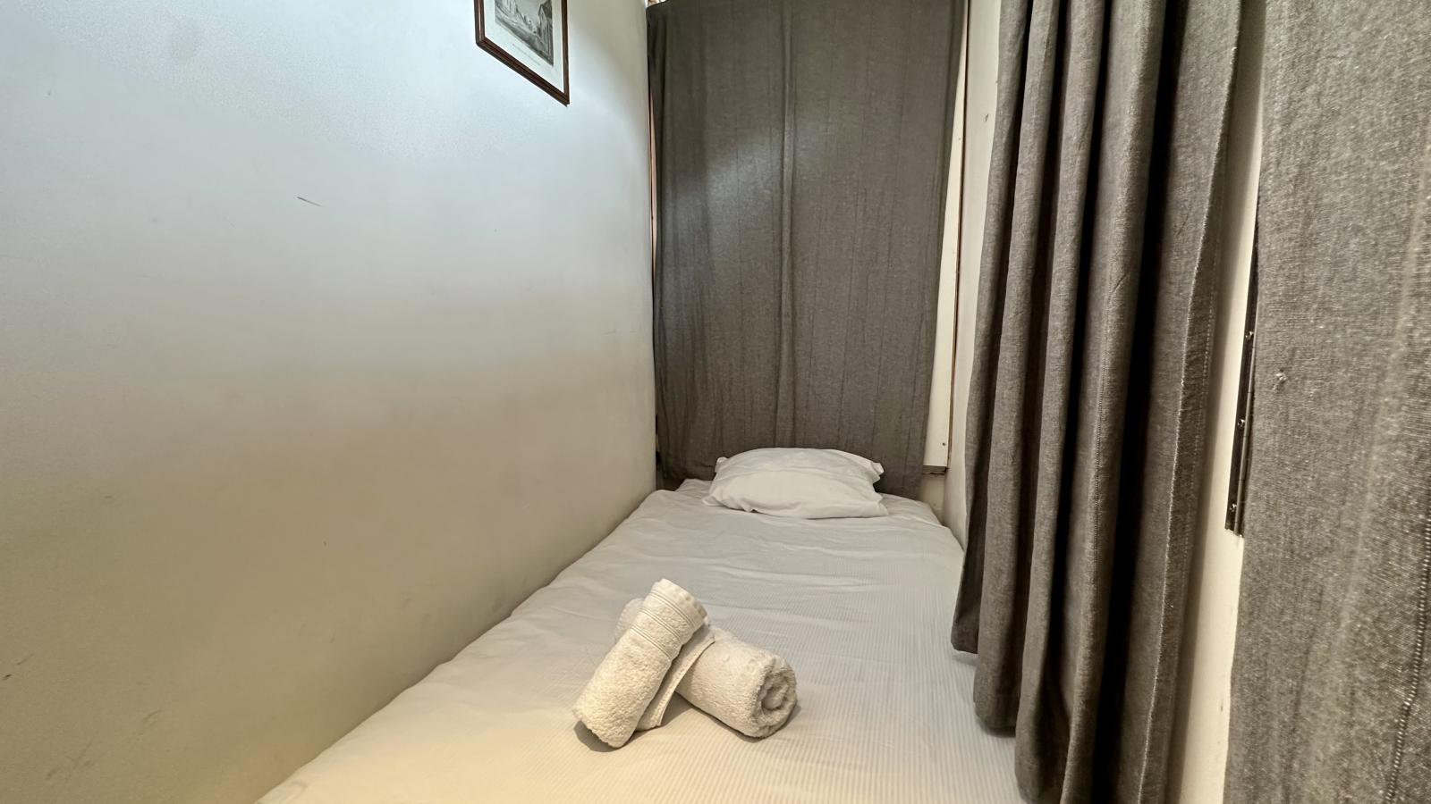 Le 140-Bedroom