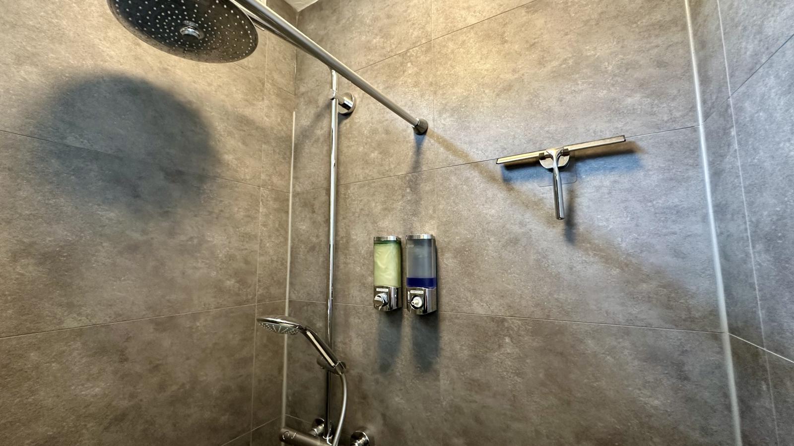 Le 140-Bathroom