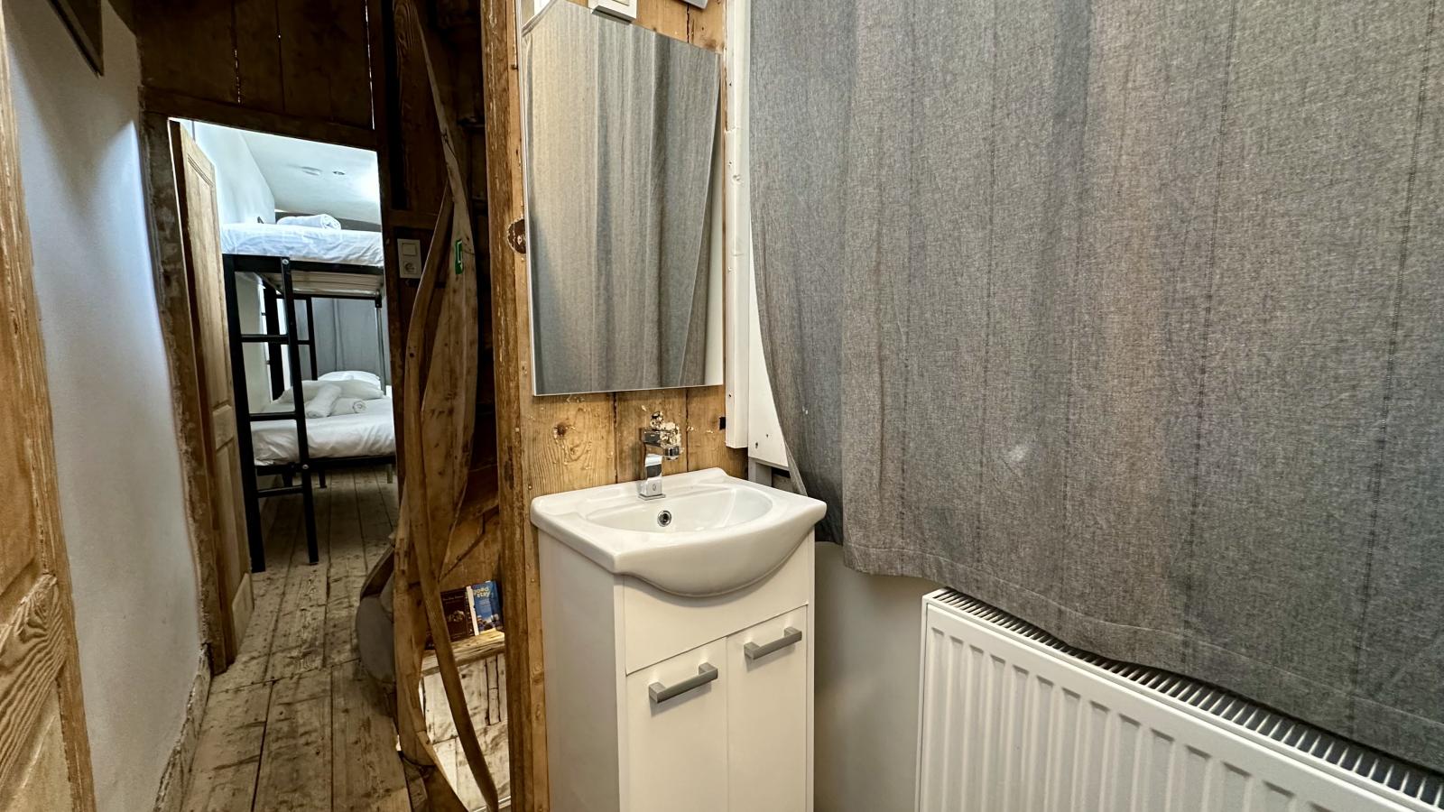 Le 140-Bathroom