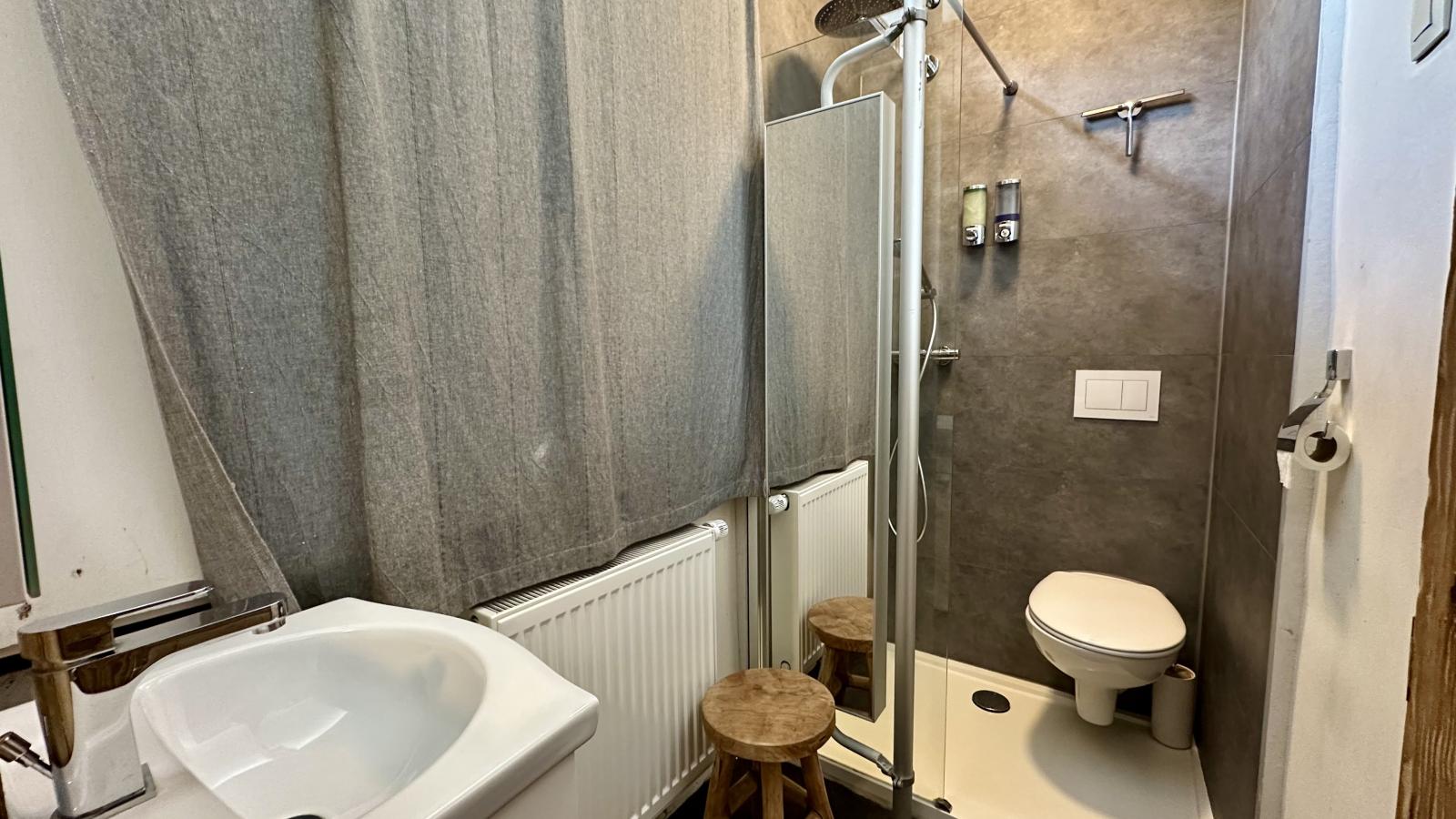 Le 140-Bathroom
