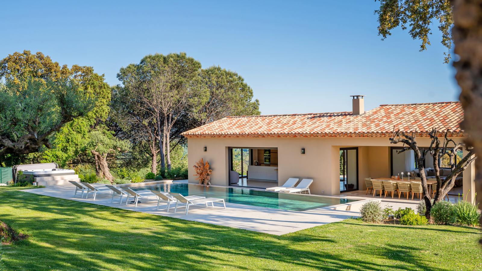 Vue Saint Tropez-Tuinen zomer