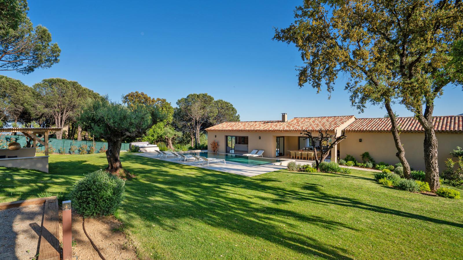 Vue Saint Tropez-Tuinen zomer