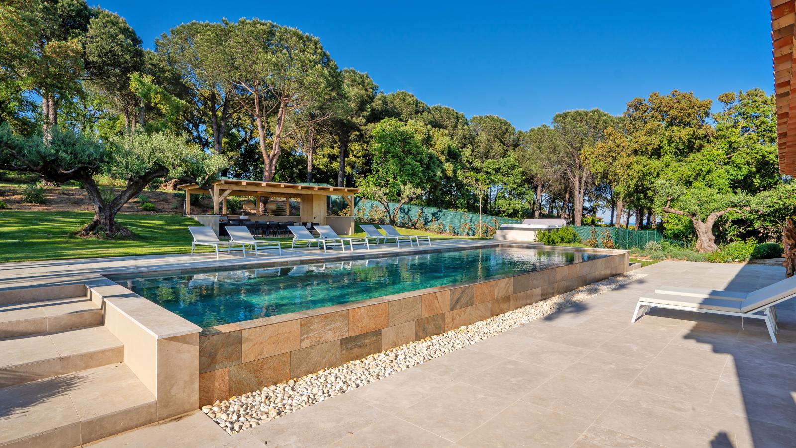 Vue Saint Tropez-Zwembad