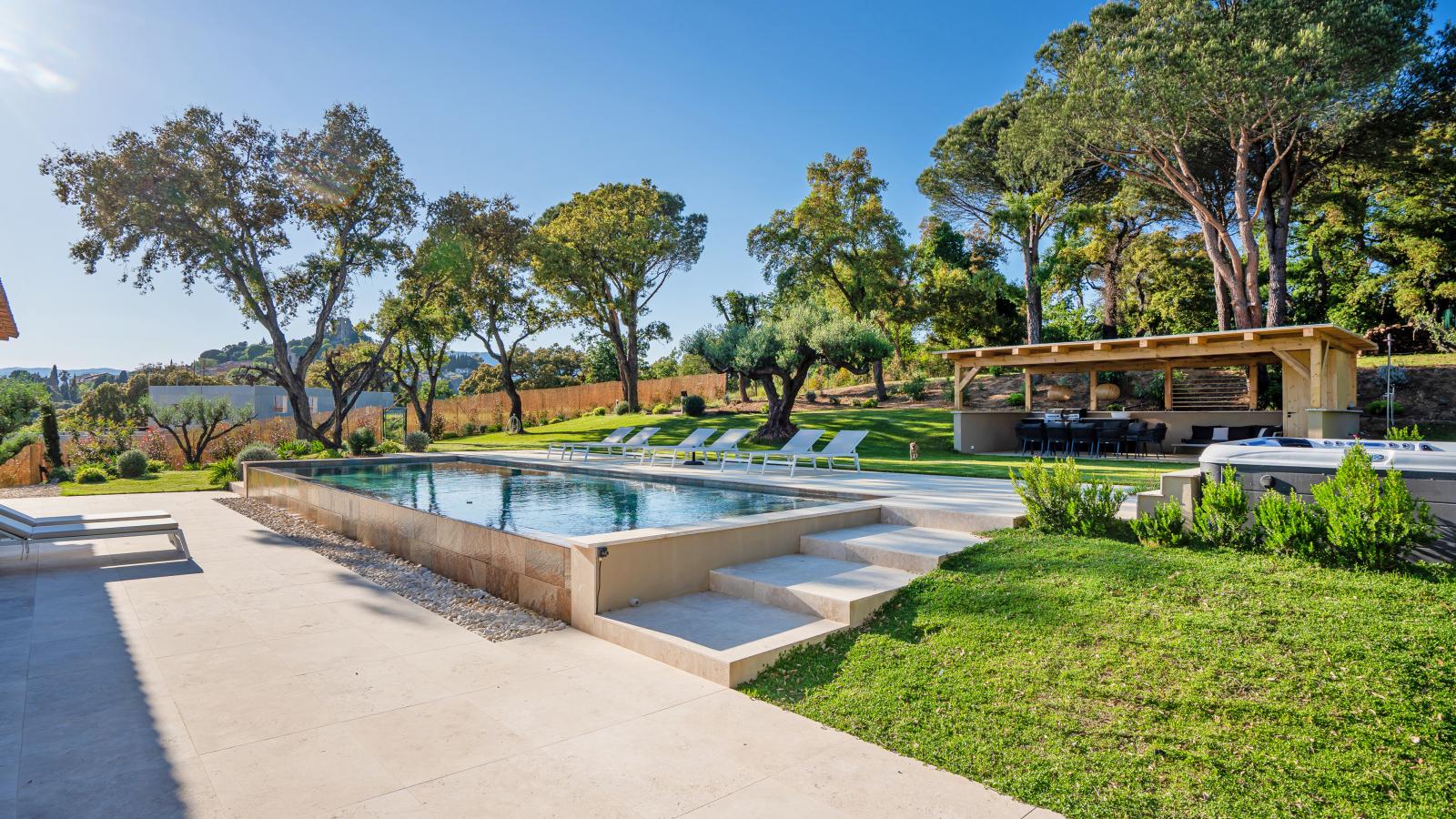 Vue Saint Tropez-Zwembad