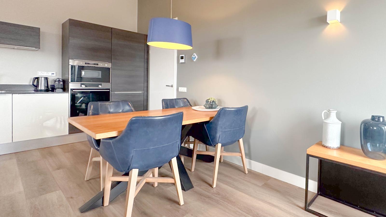 Top luxe 27G-Dining room