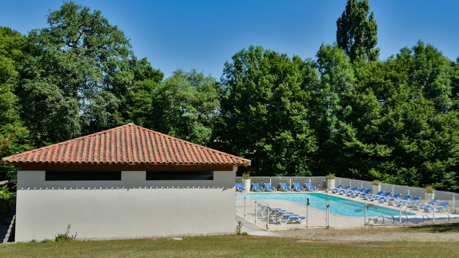 Lac Bleu nr 10 - Zwembad