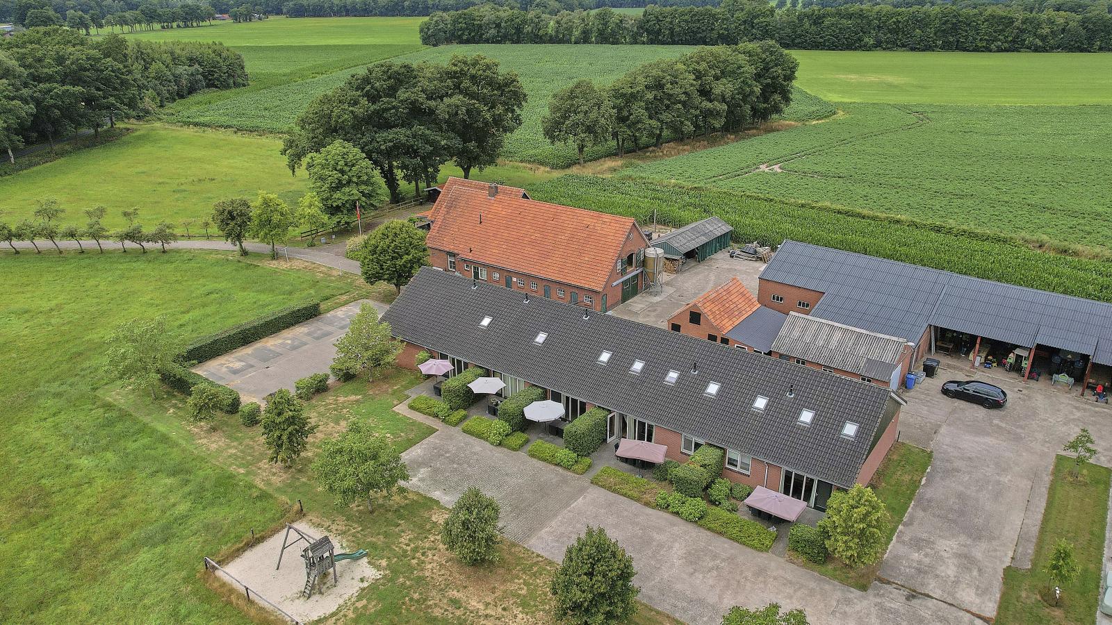 Boerderijappartement t Katreel-Buitenkant zomer