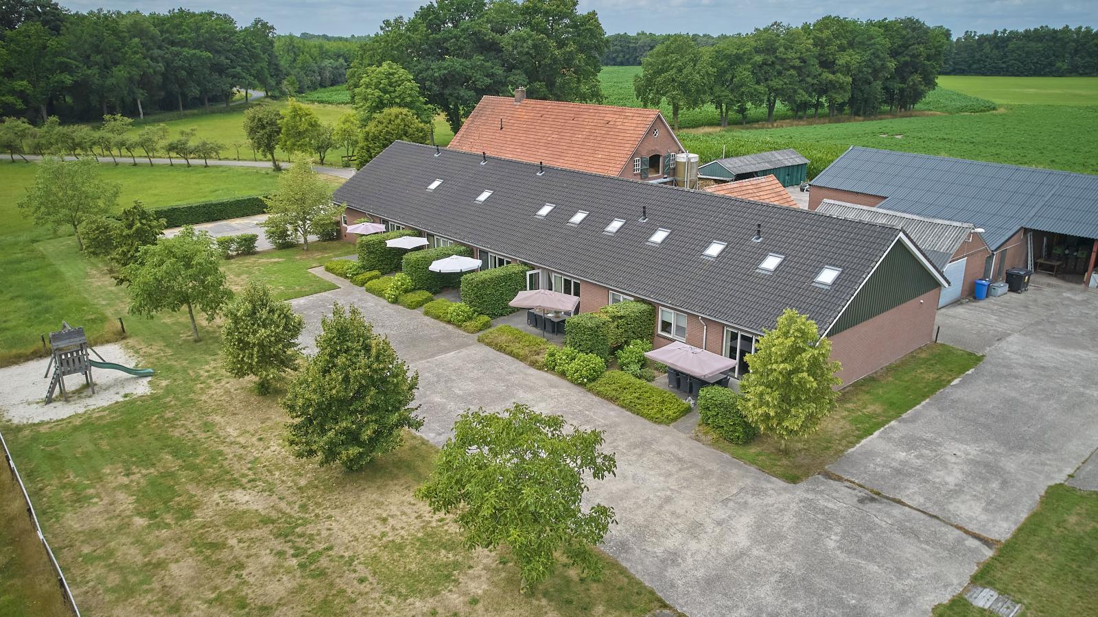Boerderijappartement t Katreel-Buitenkant zomer
