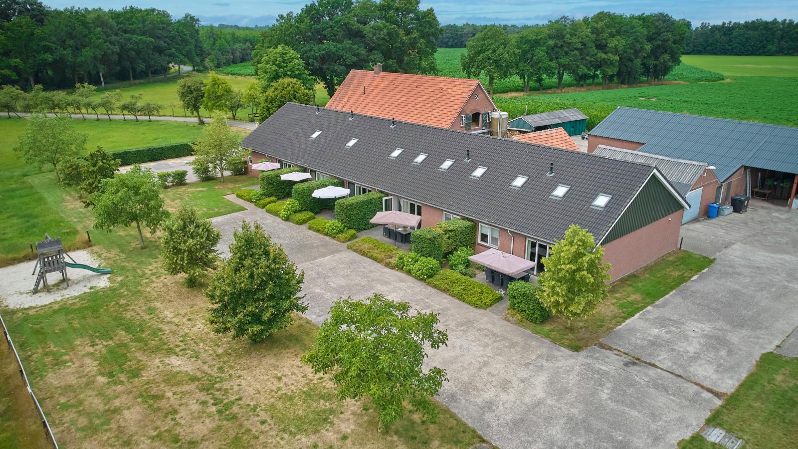 Boerderijappartement t Katreel-Buitenkant zomer