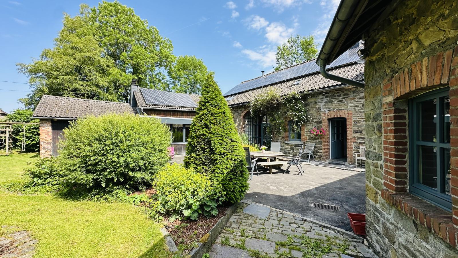 Les Ecuries du Lac-Exterior summer