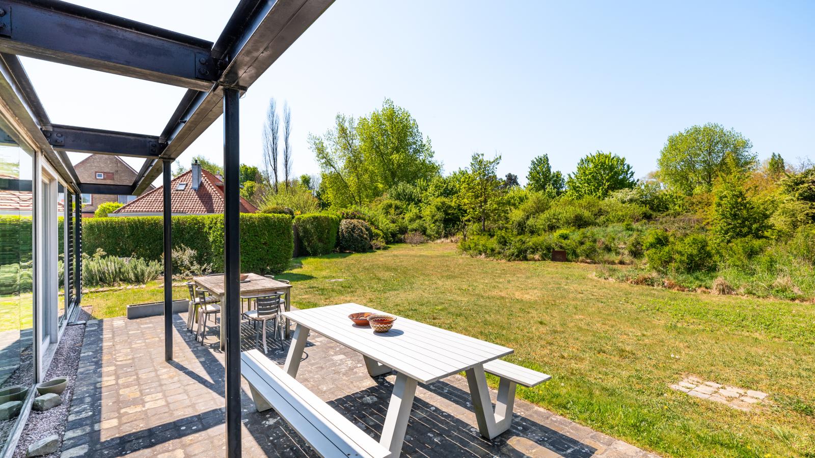 Rue de labbaye-Gardens summer