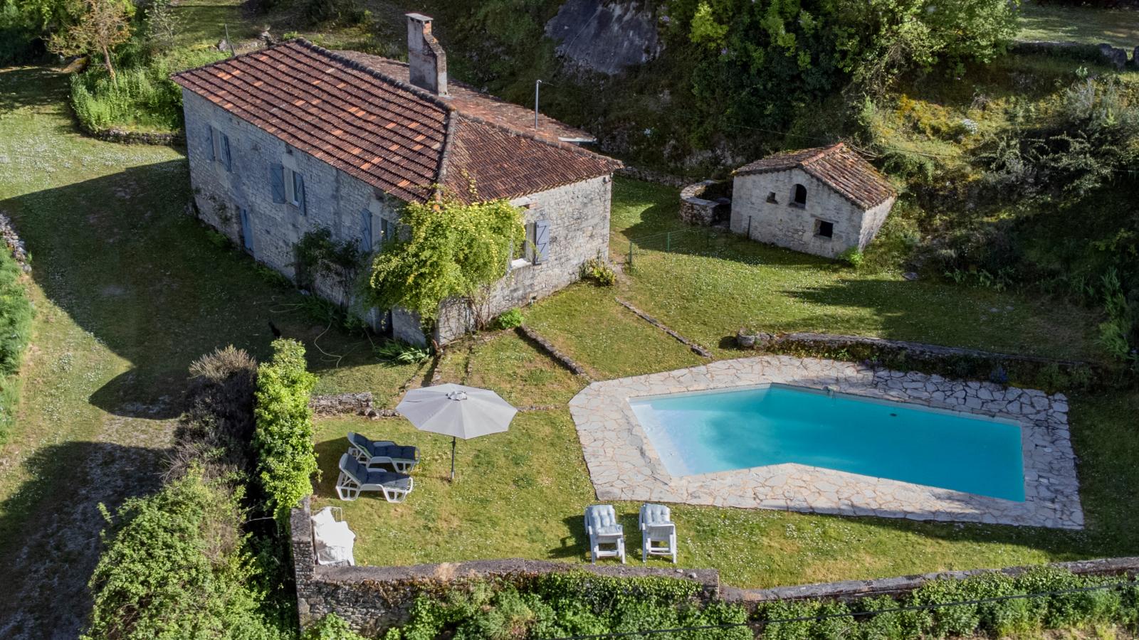 Gite Camineles - Buitenkant zomer