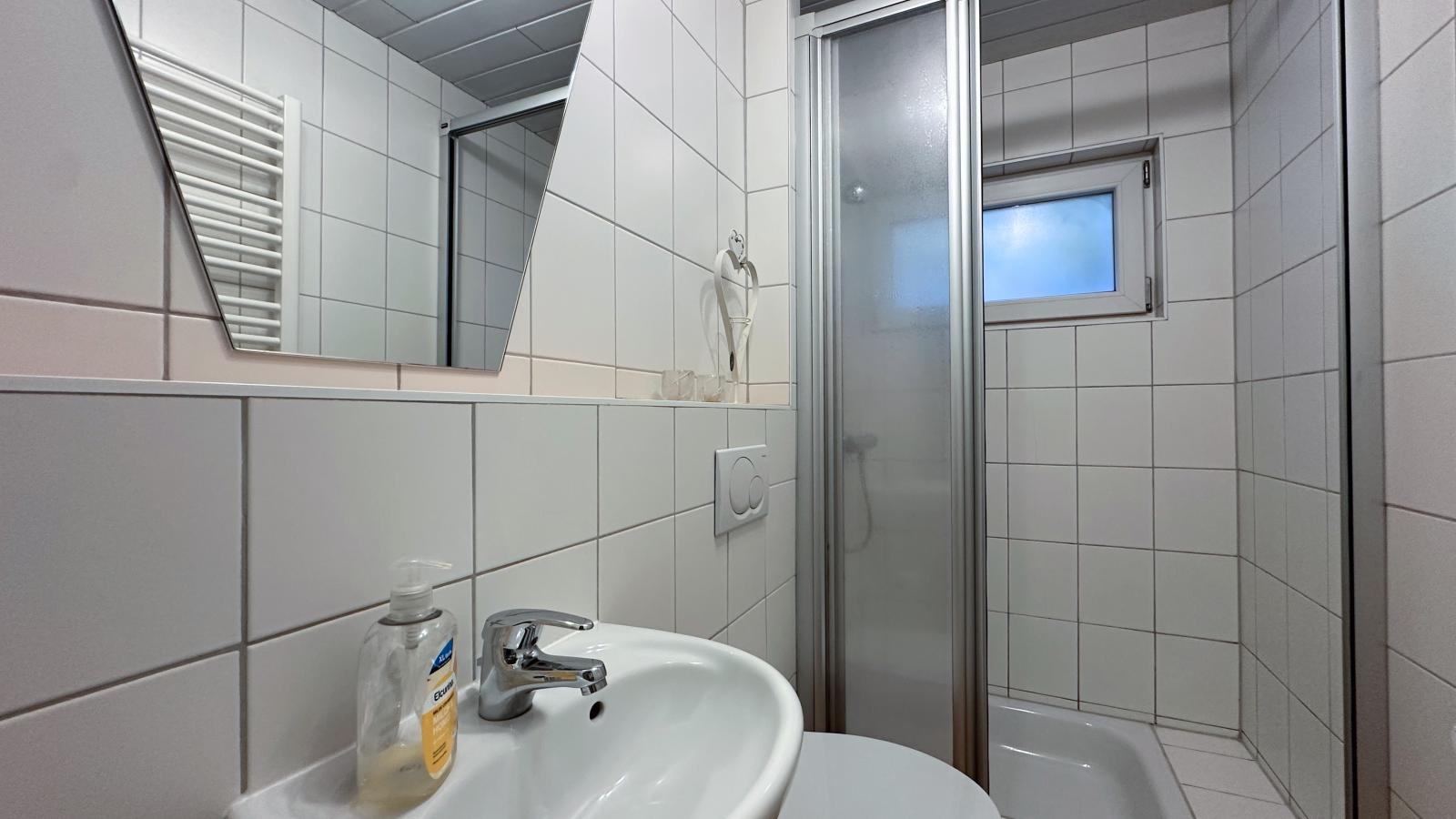 Zur Gradlhöhe-Bathroom