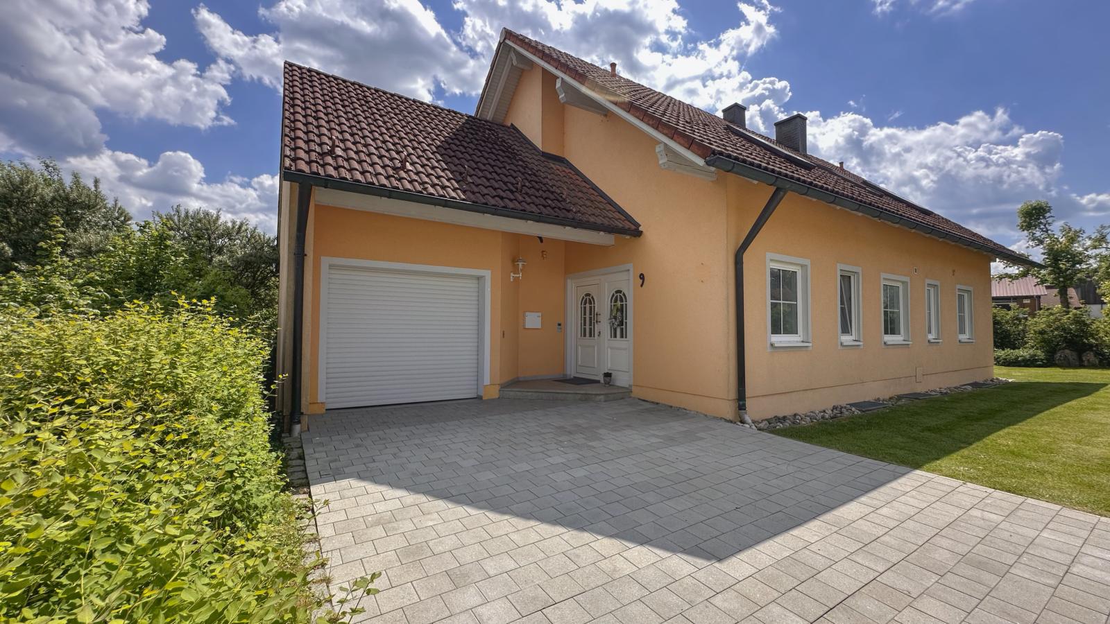 Zur Gradlhöhe-Reception hall