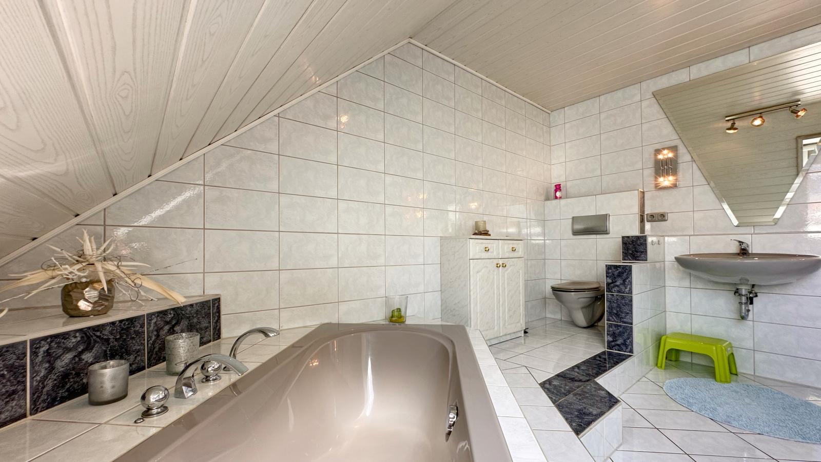 Zur Gradlhöhe-Bathroom