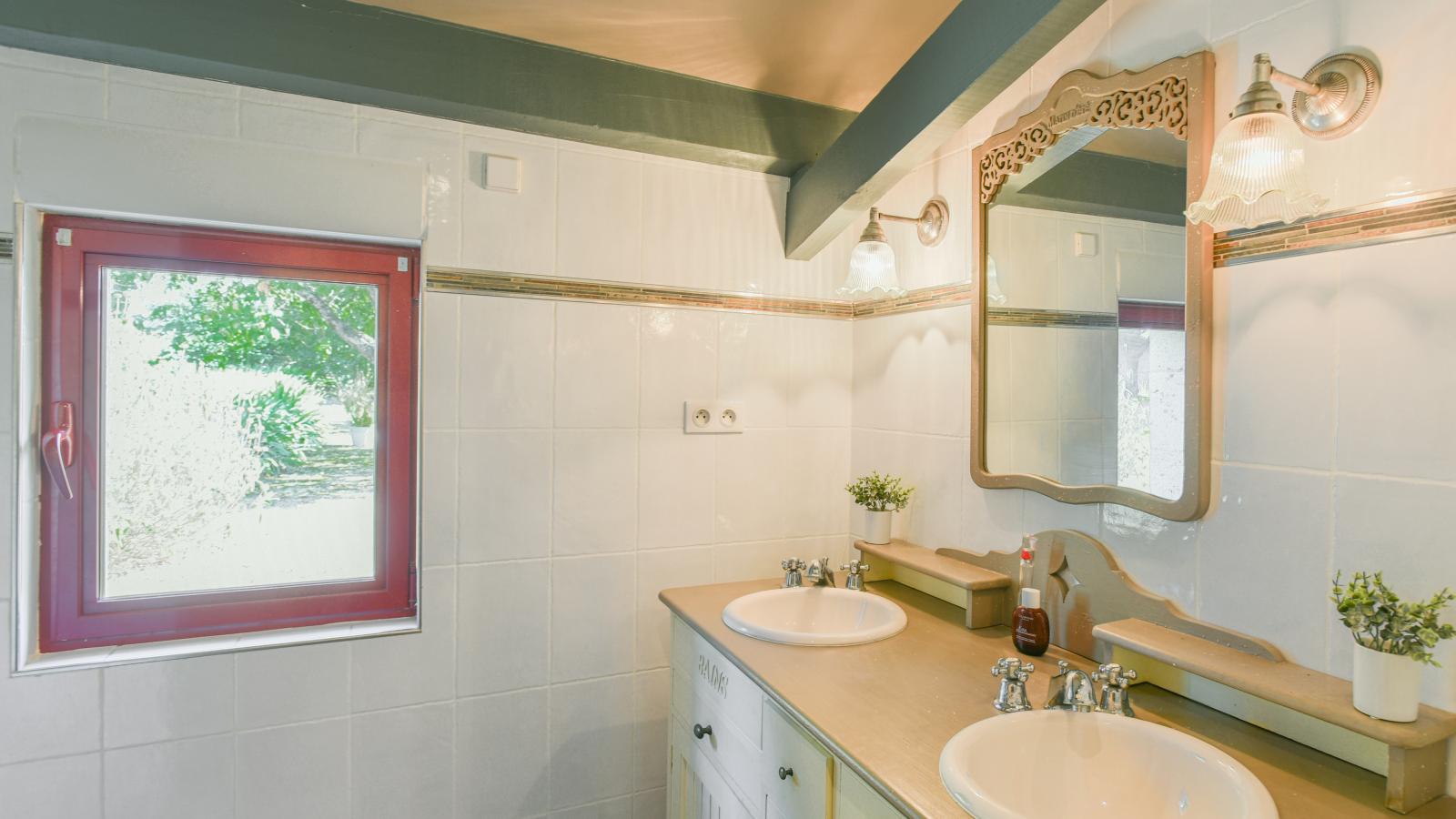 Les Artals-Bathroom