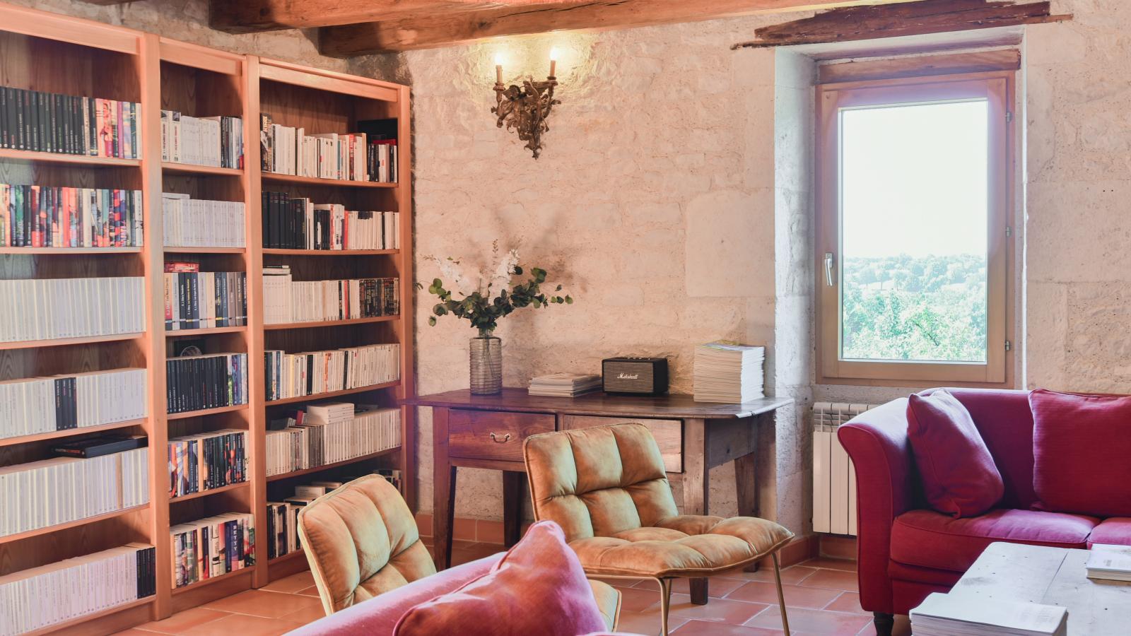 Les Artals-Living room