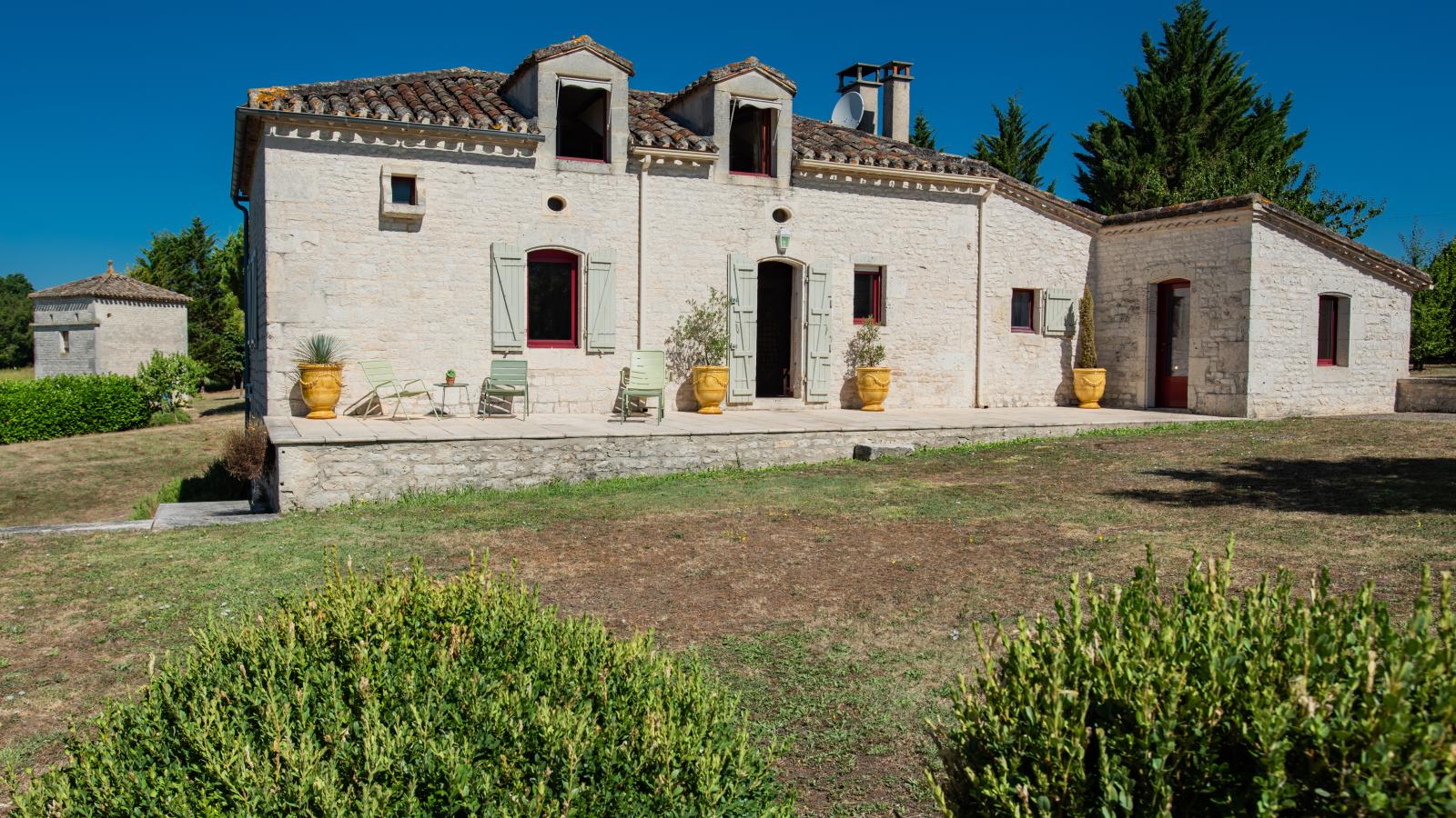 Les Artals-Exterior summer